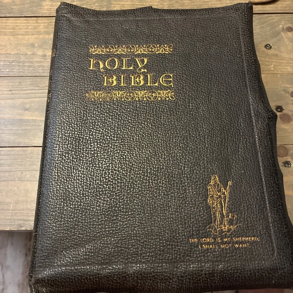 The Holy Bible: The Good Leader Bible (1946 Leather) Goodwill Distributors Large